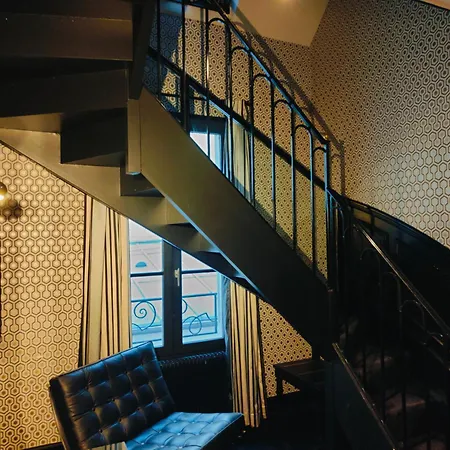 Noir 3* Paris