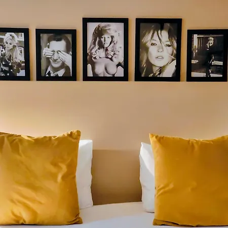 Noir 3* Paris